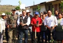 Pável Gaspar participan en jornada de reforestación en Tepeojuma