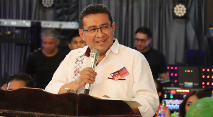 Pável Gaspar reconoce labor docente en Chiautla de Tapia