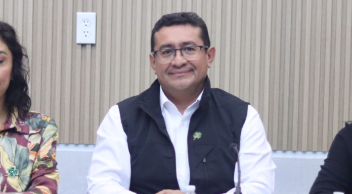 Pável Gaspar resalta obra carretera en la Mixteca poblana