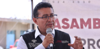Pável Gaspar acompaña asambleas comunitarias en la Mixteca