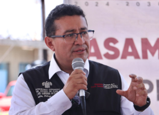 Pável Gaspar acompaña asambleas comunitarias en la Mixteca