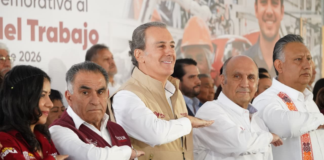 Pepe Chedraui participa en ceremonia por el Día del Trabajo