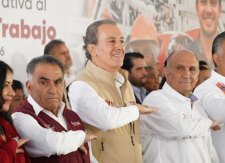Pepe Chedraui participa en ceremonia por el Día del Trabajo
