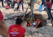 Rescatan a hombre que cayó a pozo en Santa Clara Ocoyucan