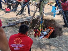 Rescatan a hombre que cayó a pozo en Santa Clara Ocoyucan