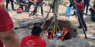 Rescatan a hombre que cayó a pozo en Santa Clara Ocoyucan