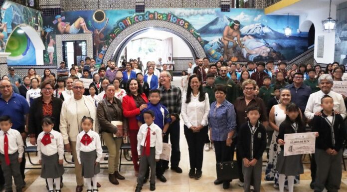 Atlixco premia a escuelas por desfile e himno del 4 de Mayo
