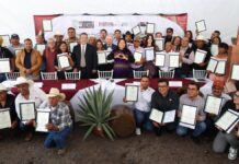 Entregan certificados a poblanos ganadores en concurso nacional de mezcal