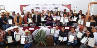 Entregan certificados a poblanos ganadores en concurso nacional de mezcal