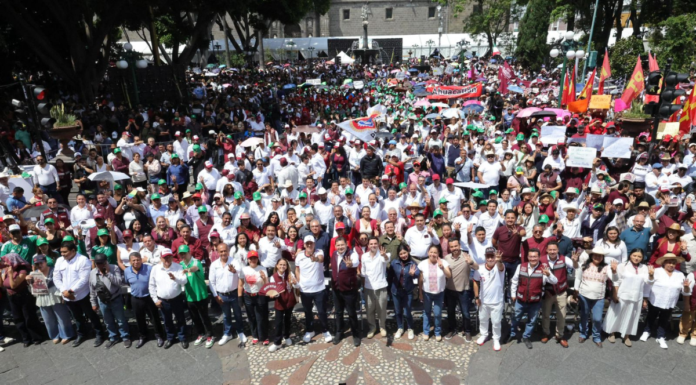 Miles de poblanos respaldan a Sheinbaum desde el Zócalo de Puebla