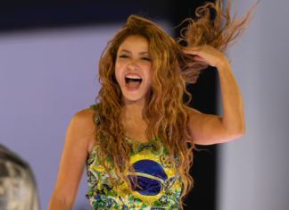 Shakira conquista a 2 millones de fans en playa de Copacabana