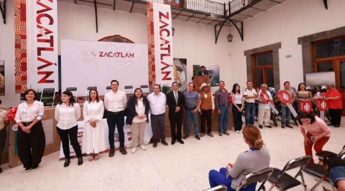 Bety Sánchez entrega premios del Sorteo Predial 2026
