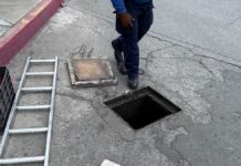 Realizan limpieza y cambian tapas deñadas en Texmelucan