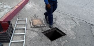Realizan limpieza y cambian tapas deñadas en Texmelucan