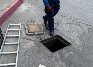 Realizan limpieza y cambian tapas dañadas en Texmelucan