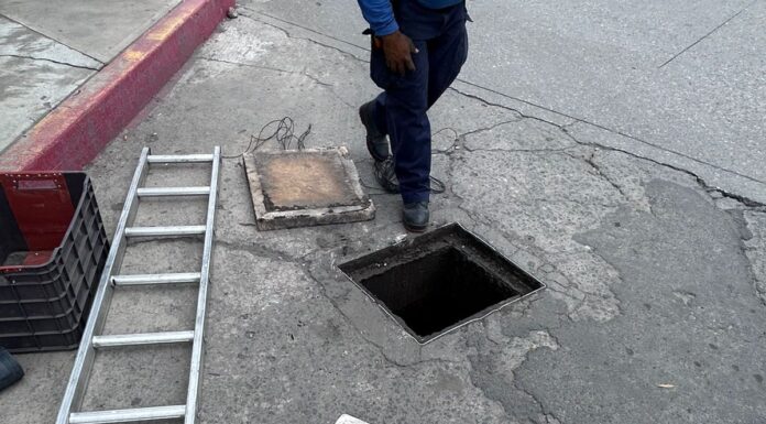 Realizan limpieza y cambian tapas deñadas en Texmelucan