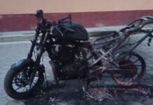 Incendian motopatrulla tras intento de linchamiento en Tochtepec