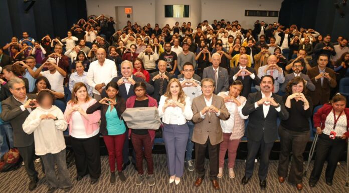 Entregan dispositivos auditivos a niños con síndrome de Treacher Collins
