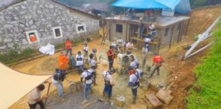 Voluntarios Anáhuac Puebla construyen nueve casas para familias en Cuetzalan