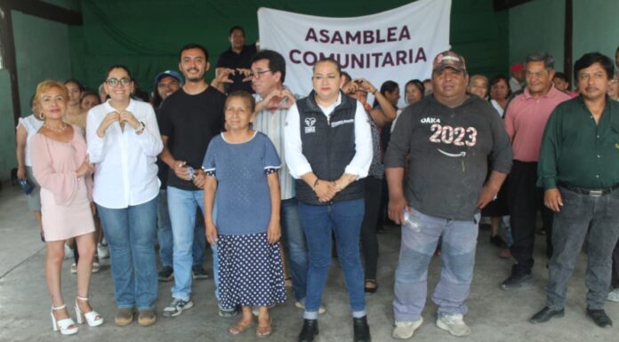 Guadalupe Vargas encabeza asambleas de obras en Xicotepec