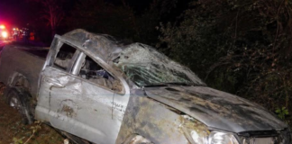 Volcadura en Ahuatlán deja al edil herido y una mujer sin vida
