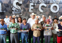 Armenta entrega apoyos al campo y artesanos en El Seco