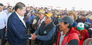 Armenta entrega apoyos y llama al progreso en San José Chiapa