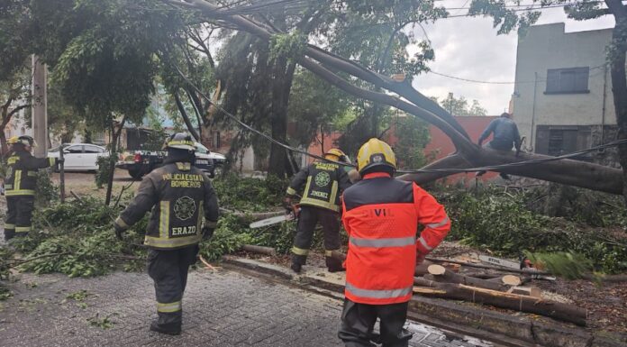 Atienden afectaciones por fuertes lluvias y vientos en Puebla capital