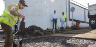 Pepe Chedraui supervisa trabajos de bacheo en Loma Bella