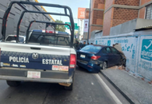 Conductor pierde el control y choca contra barda en la 11 Sur