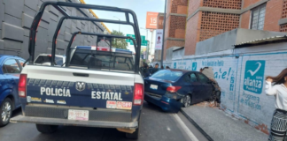 Conductor pierde el control y choca contra barda en la 11 Sur