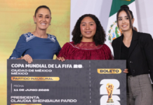 Sheinbaum regala su boleto del Mundial 2026 a joven veracruzana