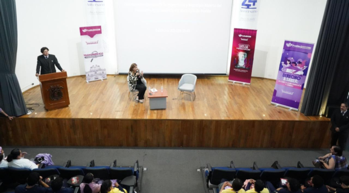Capacitan a estudiantes de la UVP en prevención de violencia digital