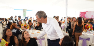 Pepe Chedraui celebra a policías por el Día de las Madres