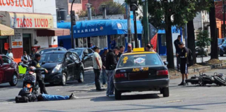 Taxi y moto chocan en Defensores de la República; hay un lesionado