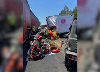 Choque entre auto y tráiler en la Amozoc–Perote deja dos lesionados