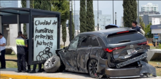 Choque en la Vía Atlixcáyotl deja tres lesionados y daños materiales