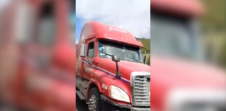 Choque entre tráileres provoca caos en la Puebla-Orizaba