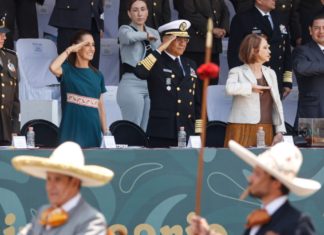 Desfile del 5 de Mayo reúne a figuras clave de la política en Puebla