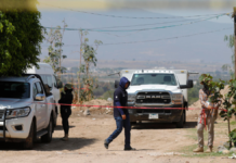 Localizan 60 bolsas con restos humanos en fosa de Jalisco