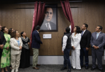 Develan fotografía de Gilberto Bosques en el Congreso de Puebla