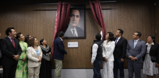 Develan fotografía de Gilberto Bosques en el Congreso de Puebla