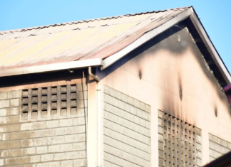Incendio en internado de Kenia deja 16 estudiantes muertas