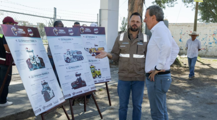 Pepe Chedraui supervisa pavimentación en calle Tehuacán