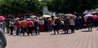 Protestan por presunta falta de recursos en comunidad de Tlacotepec