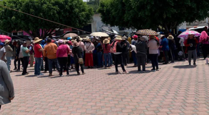 Protestan por presunta falta de recursos en comunidad de Tlacotepec