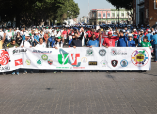 Marcha del Día del Trabajo choca con cerco en Casa Aguayo