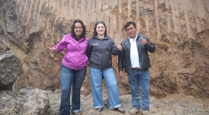 Zacatlán construye muro para evitar bloqueos por deslaves