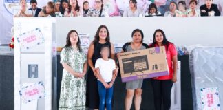 San Andrés Cholula entrega en escuelas obsequios para madres