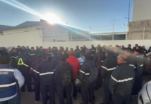 Trabajadores realizan paro laboral en centro de distribución de Almecatla